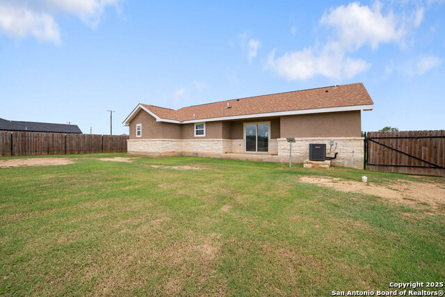 309 Las Palomas, Lytle, Texas image 20