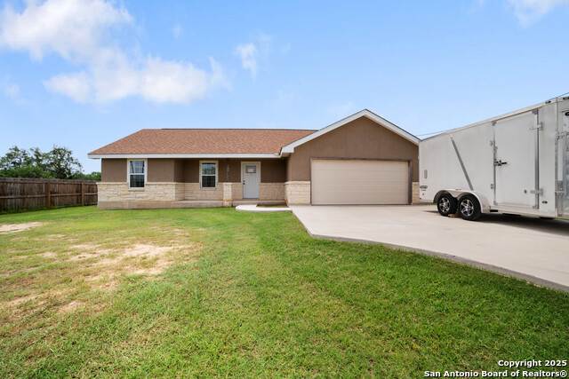 309 Las Palomas, Lytle, Texas image 3