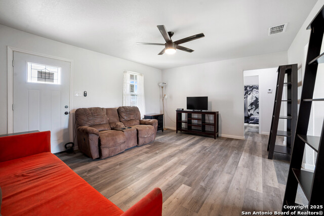309 Las Palomas, Lytle, Texas image 5