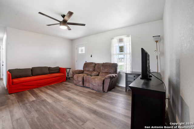 309 Las Palomas, Lytle, Texas image 6