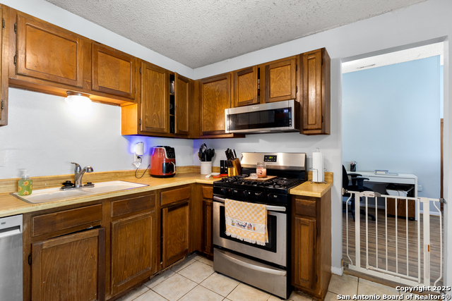 8415 Clear Meadow, Converse, Texas image 16