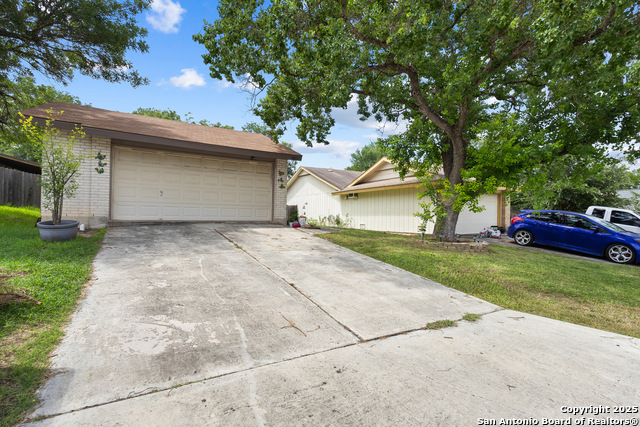 8415 Clear Meadow, Converse, Texas image 4