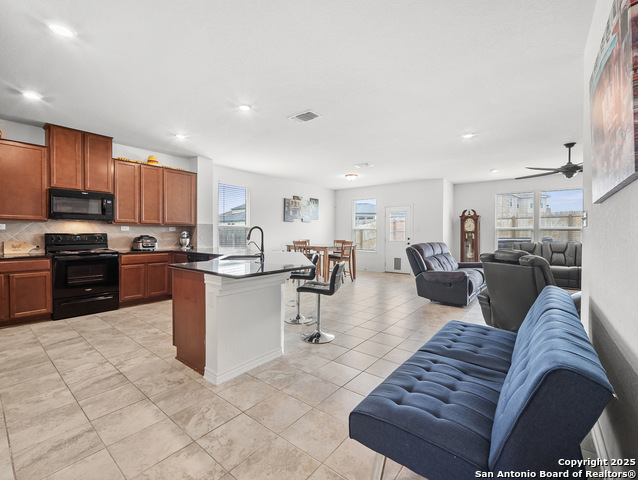 220 Shadow Terrace, Universal City, Texas image 12