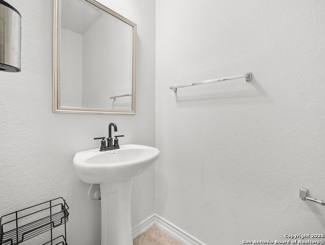 220 Shadow Terrace, Universal City, Texas image 17