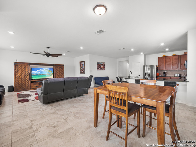 220 Shadow Terrace, Universal City, Texas image 9