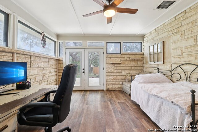 503 Mockingbird, Devine, Texas image 13