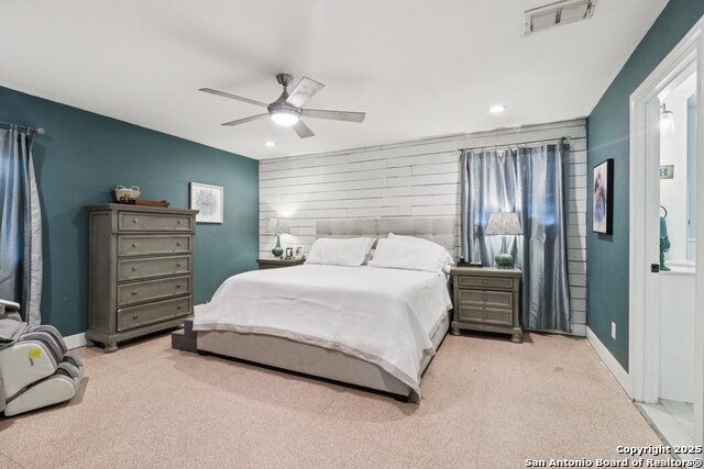 503 Mockingbird, Devine, Texas image 15