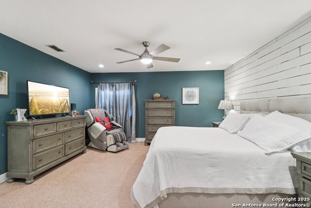503 Mockingbird, Devine, Texas image 17