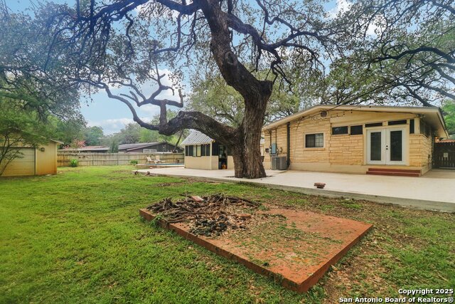 503 Mockingbird, Devine, Texas image 30