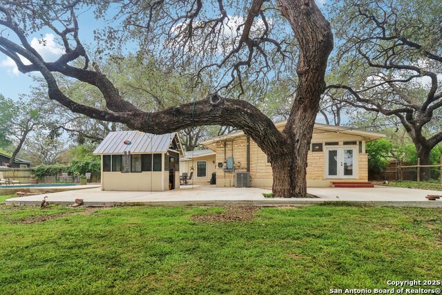 503 Mockingbird, Devine, Texas image 31