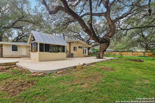 503 Mockingbird, Devine, Texas image 32