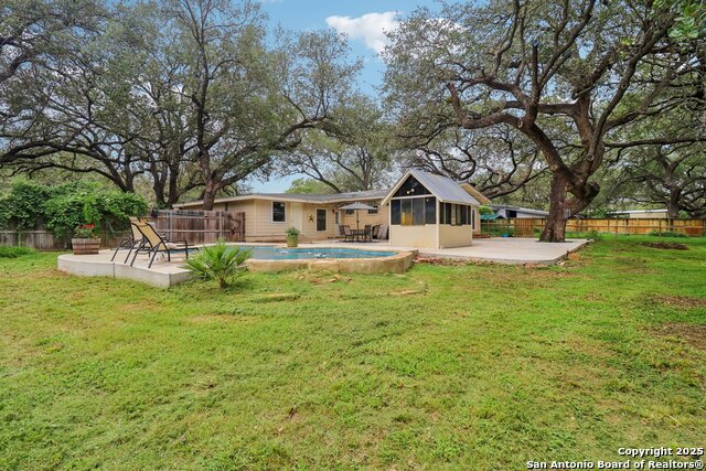 503 Mockingbird, Devine, Texas image 34