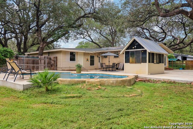 503 Mockingbird, Devine, Texas image 35