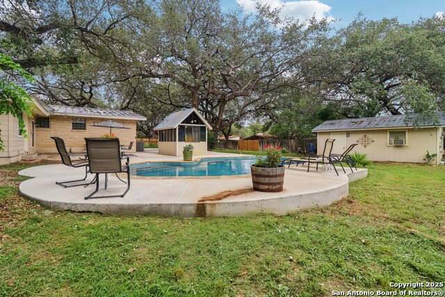 503 Mockingbird, Devine, Texas image 36
