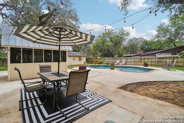503 Mockingbird, Devine, Texas image 38