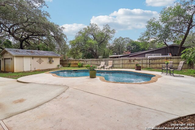 503 Mockingbird, Devine, Texas image 39
