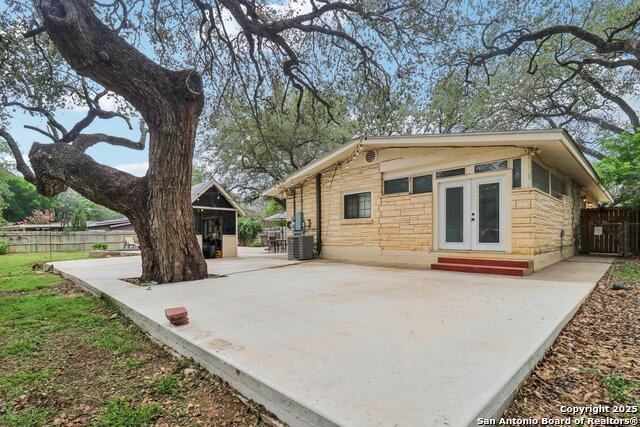 503 Mockingbird, Devine, Texas image 40