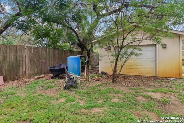 503 Mockingbird, Devine, Texas image 43