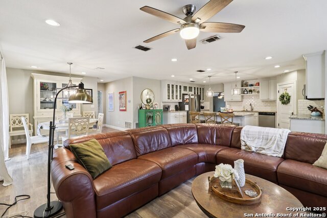 503 Mockingbird, Devine, Texas image 5