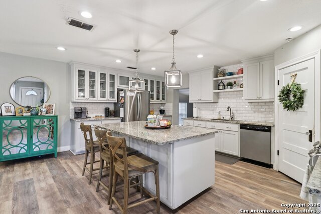 503 Mockingbird, Devine, Texas image 7