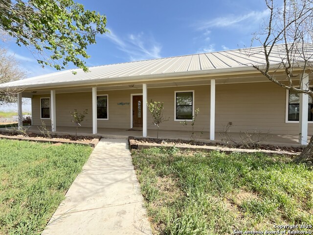 1227 County Road 104, Floresville, Texas image 1