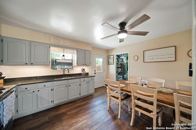 619 Mimosa, Floresville, Texas image 10