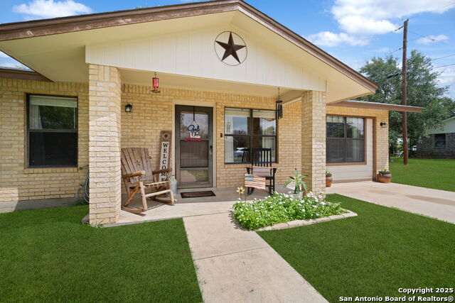 619 Mimosa, Floresville, Texas image 2
