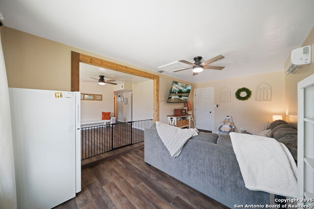619 Mimosa, Floresville, Texas image 7