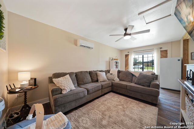 619 Mimosa, Floresville, Texas image 9