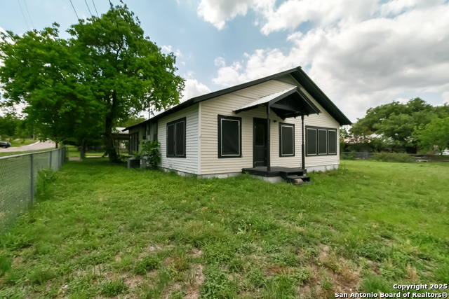 419 Avenue G, Marble Falls, Texas image 2