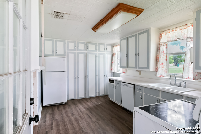 419 Avenue G, Marble Falls, Texas image 6