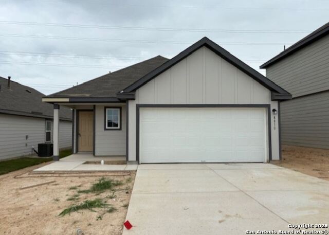 8810 Black Oak Drive, Elmendorf, Texas image 2