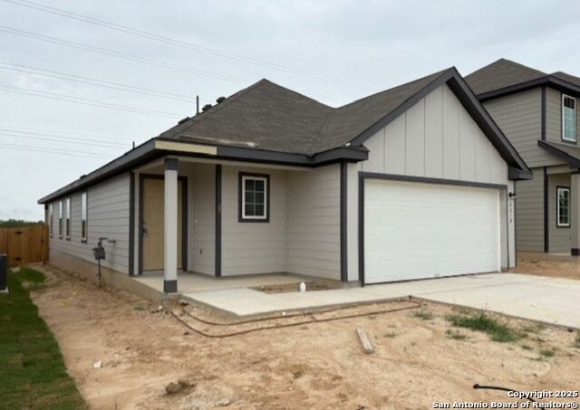 8810 Black Oak Drive, Elmendorf, Texas image 3
