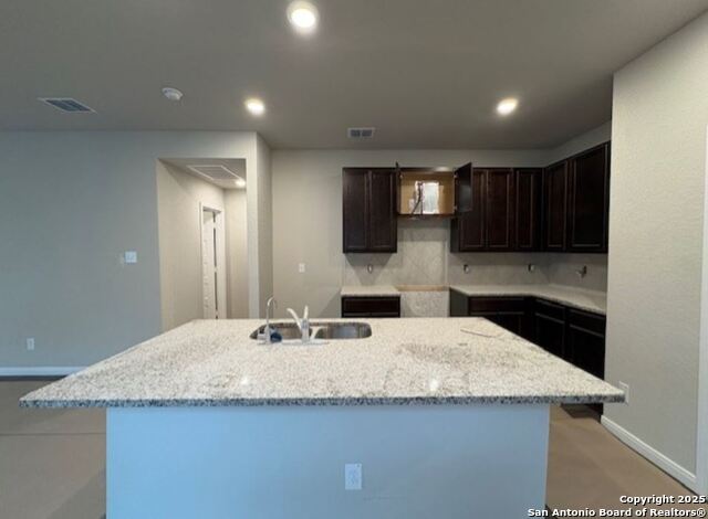 8810 Black Oak Drive, Elmendorf, Texas image 5
