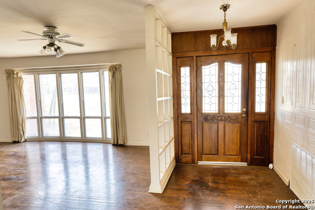 728 N Getty St., Uvalde, Texas image 2