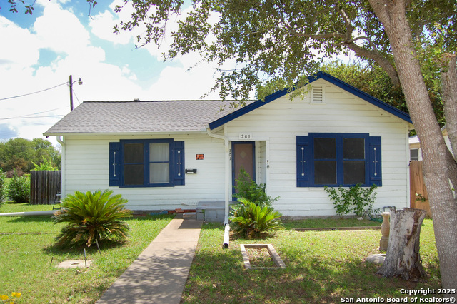 201 S. Alta Vista, Beeville, Texas image 1