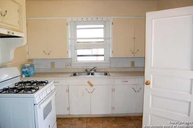 201 S. Alta Vista, Beeville, Texas image 11