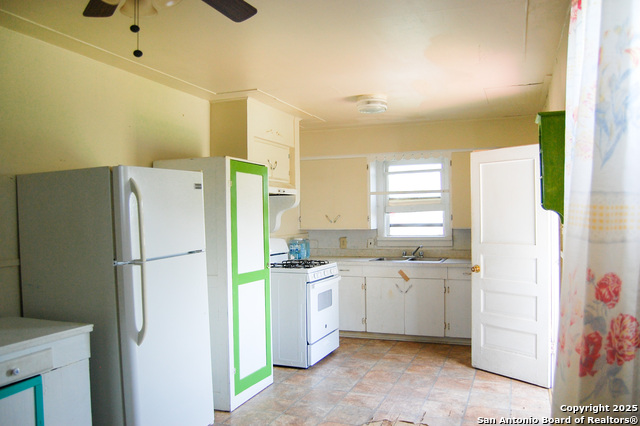 201 S. Alta Vista, Beeville, Texas image 12
