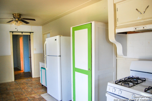 201 S. Alta Vista, Beeville, Texas image 13