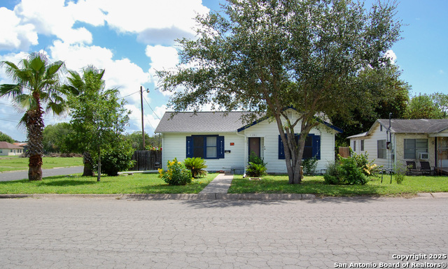 201 S. Alta Vista, Beeville, Texas image 2
