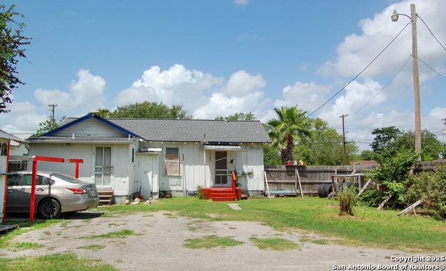 201 S. Alta Vista, Beeville, Texas image 4