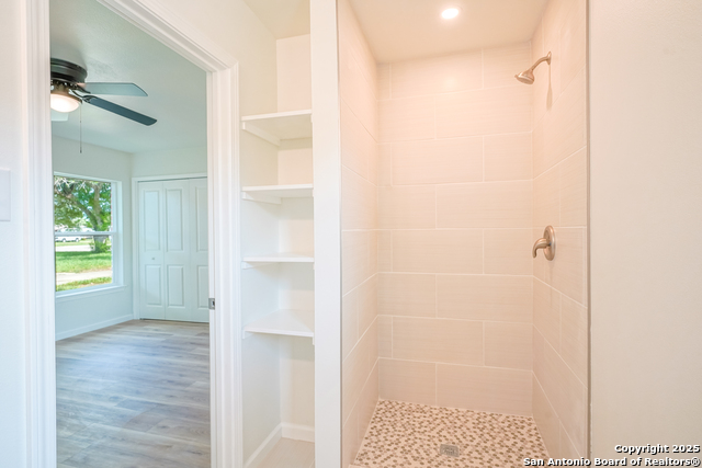 433 Byrd, Universal City, Texas image 13