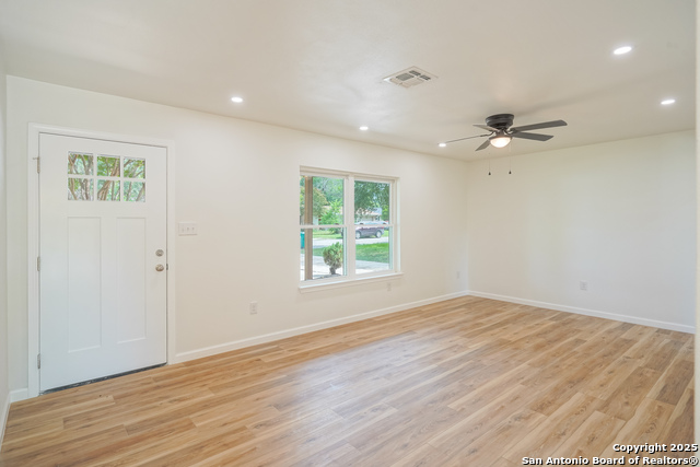 433 Byrd, Universal City, Texas image 3