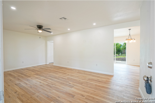 433 Byrd, Universal City, Texas image 4