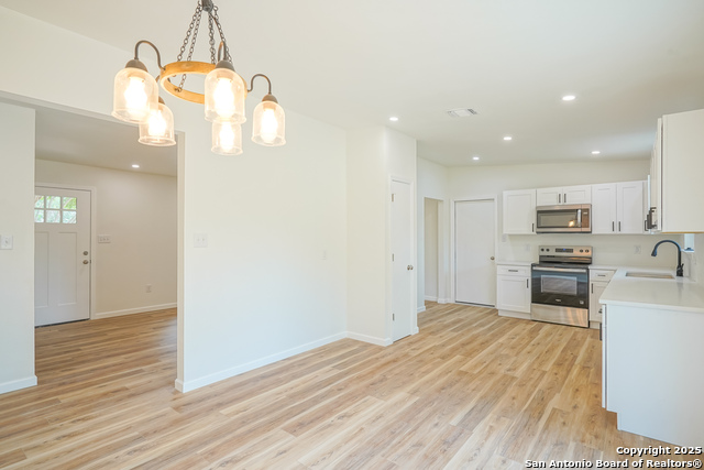 433 Byrd, Universal City, Texas image 5