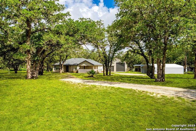 411 Shannon Ridge Dr, Floresville, Texas image 1