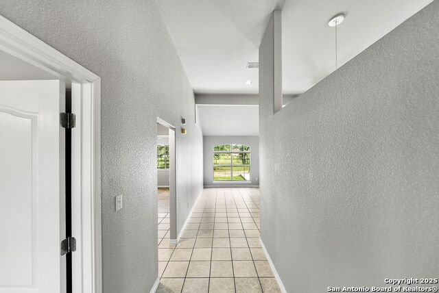 411 Shannon Ridge Dr, Floresville, Texas image 4