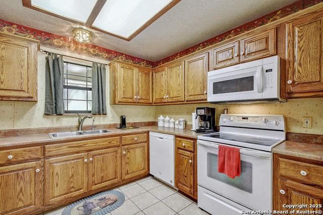 1810 Burr Oak, Adkins, Texas image 18