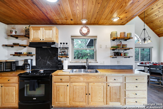 727 Private Road 1508, Bandera, Texas image 11