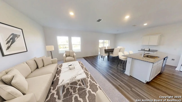112 Dionicio Loop, Seguin, Texas image 5